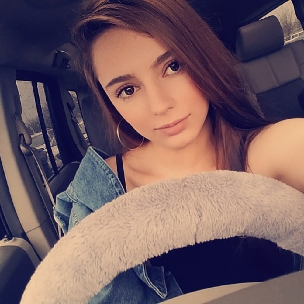 Meet your Posher, Lea